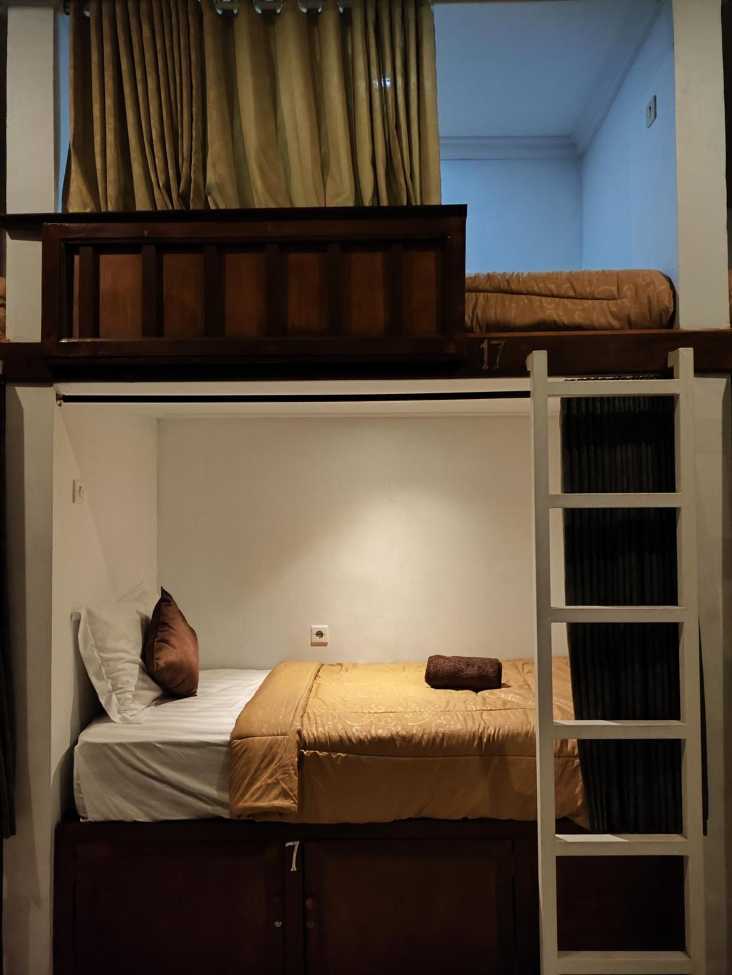 Ega S Hostel Batununggul Luaran gambar
