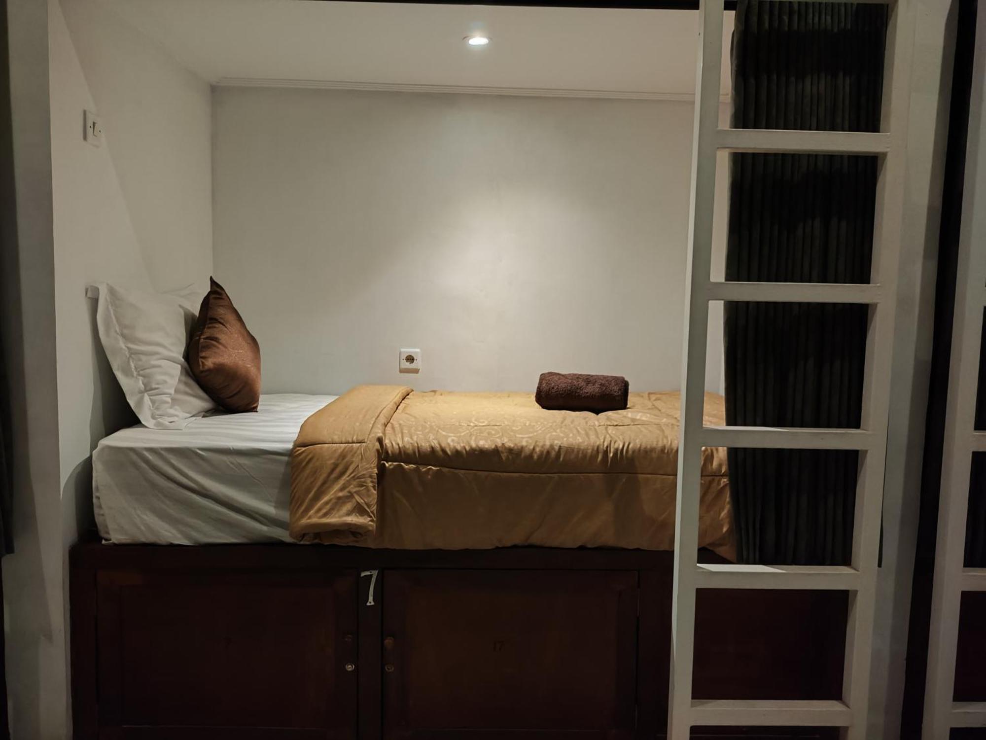 Ega S Hostel Batununggul Luaran gambar