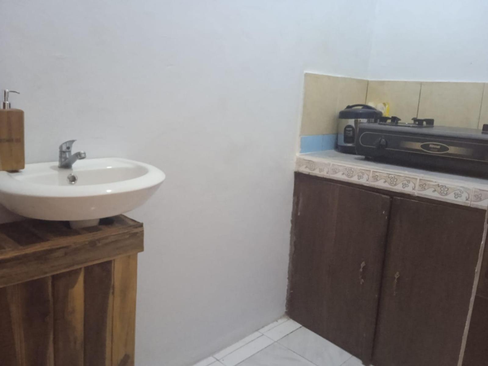 Ega S Hostel Batununggul Luaran gambar
