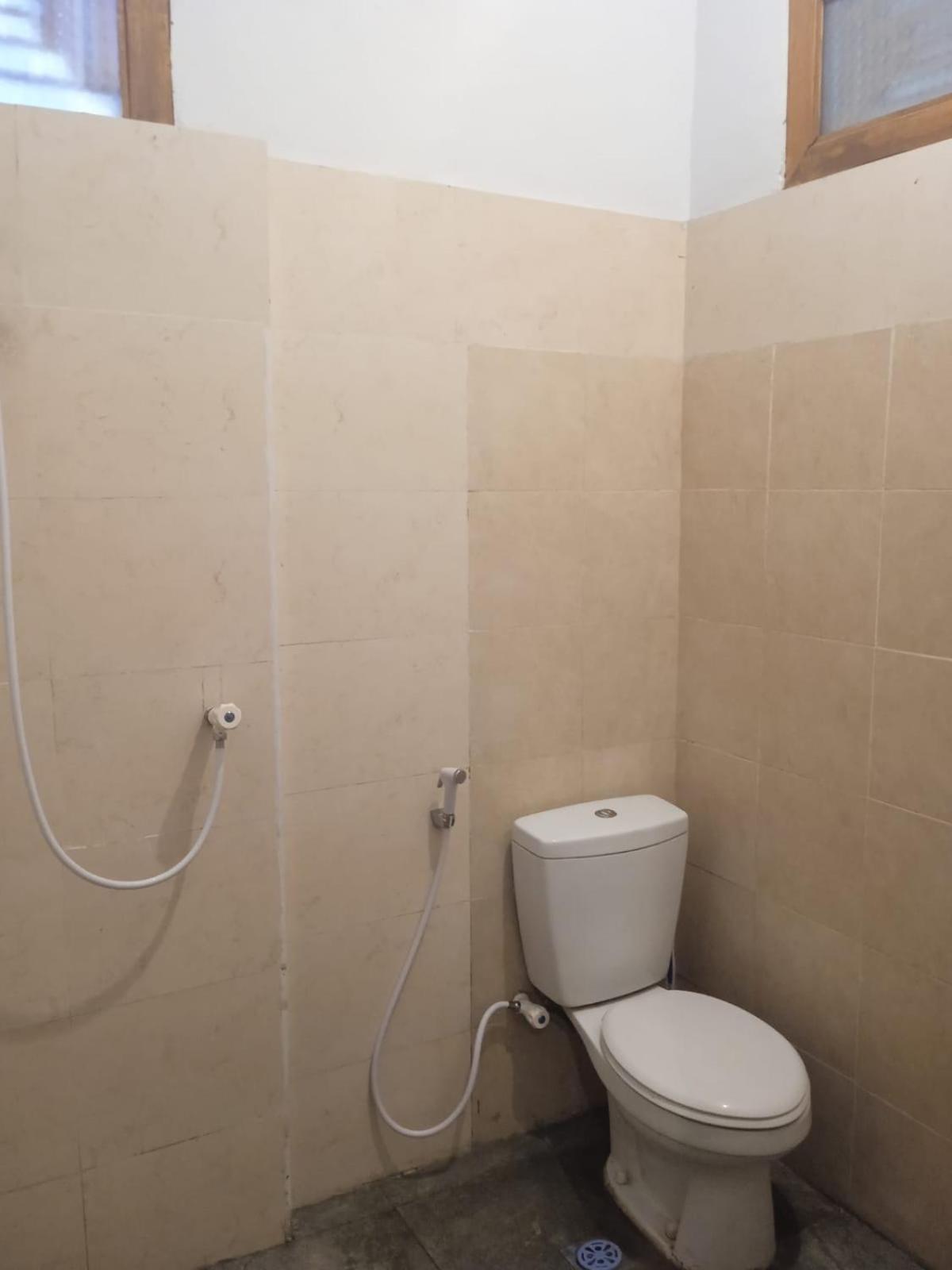Ega S Hostel Batununggul Luaran gambar