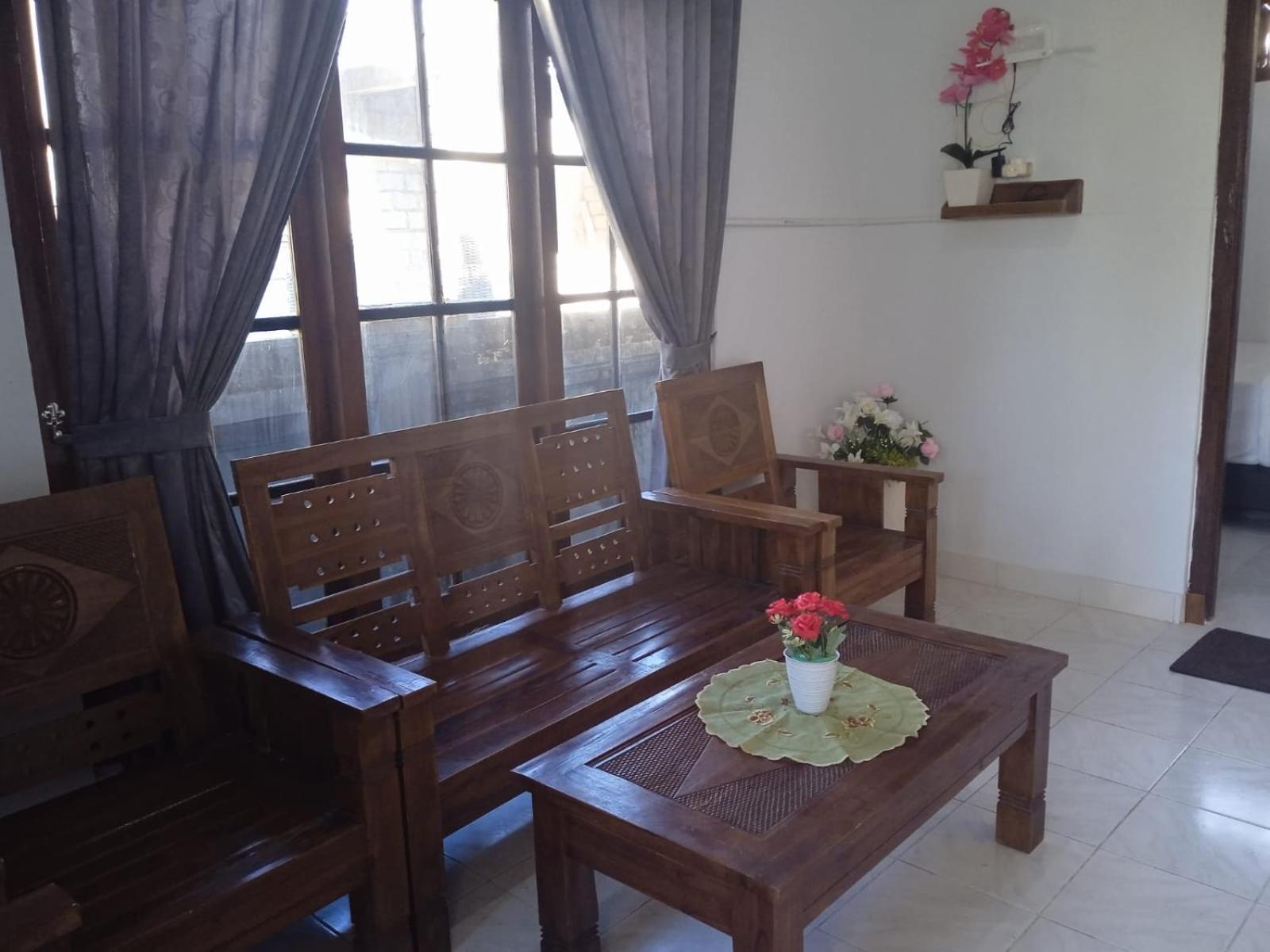 Ega S Hostel Batununggul Luaran gambar