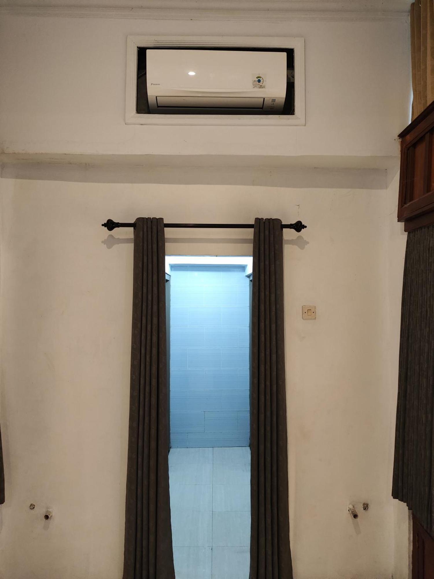 Ega S Hostel Batununggul Luaran gambar