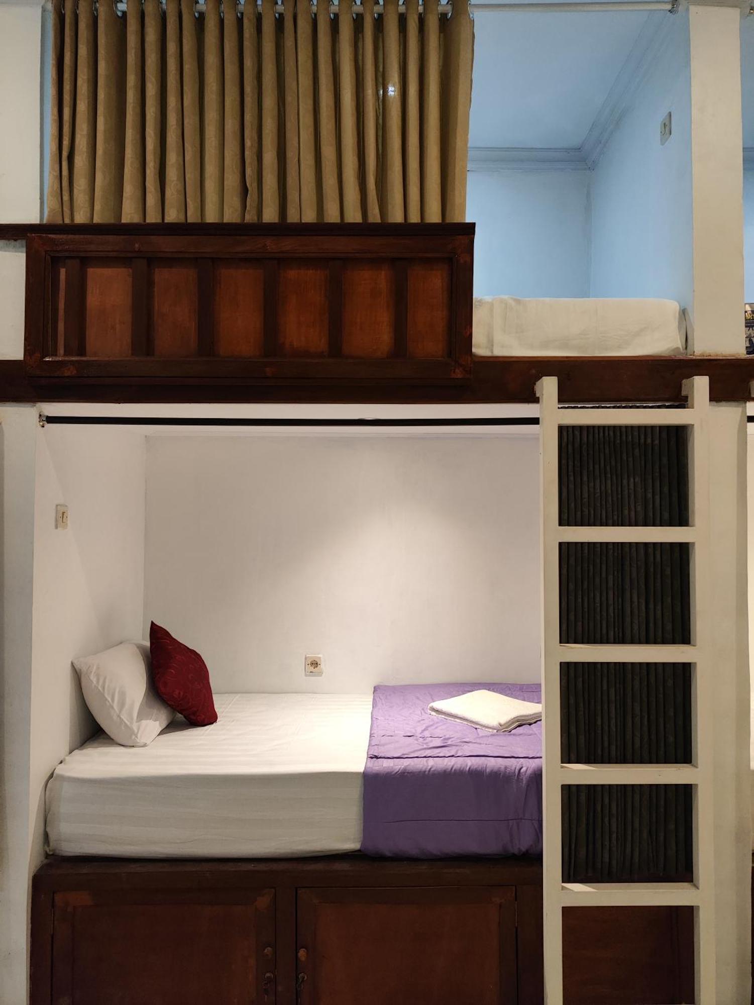 Ega S Hostel Batununggul Luaran gambar