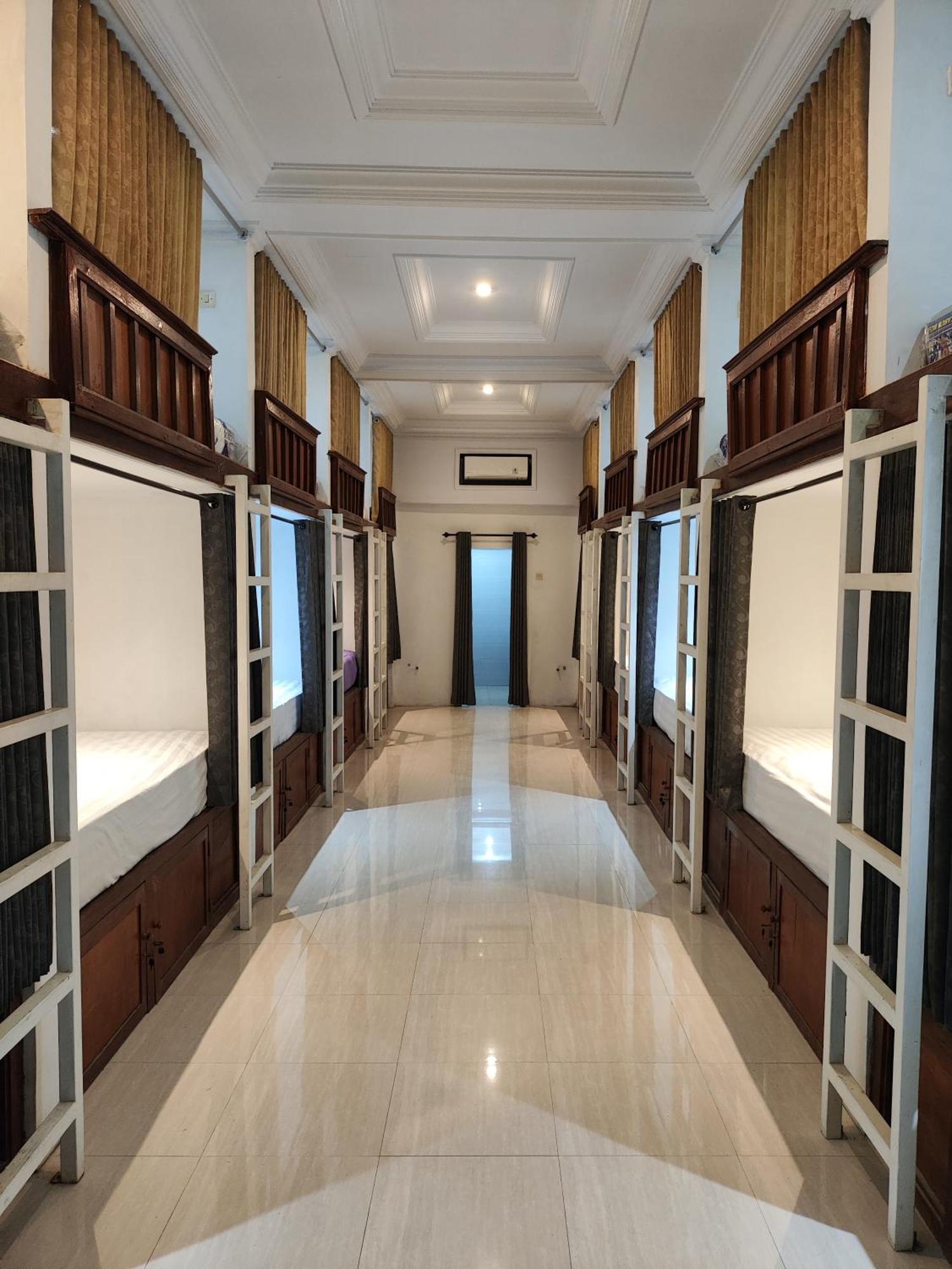 Ega S Hostel Batununggul Luaran gambar